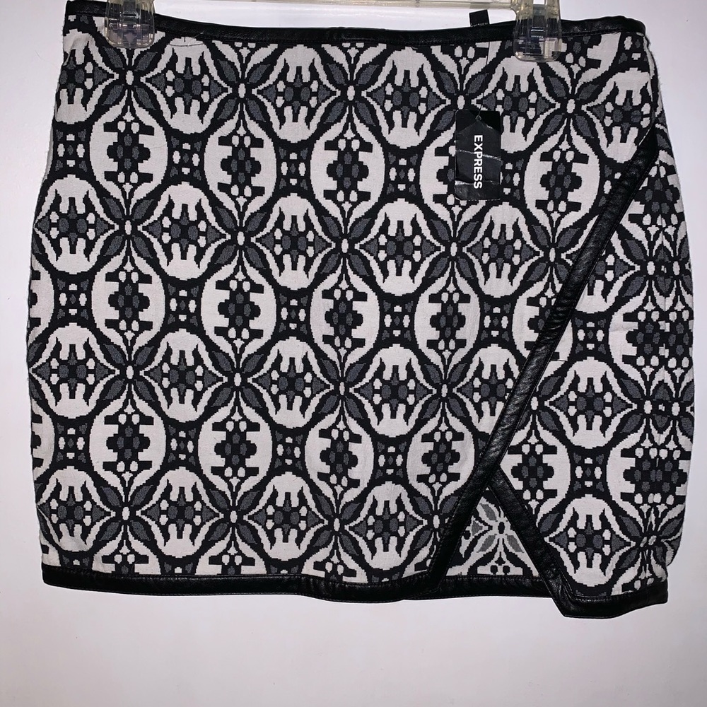 EXPRESS MINI SKIRT